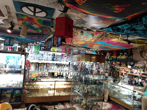 Tobacco Shop «Sunshine Daydream», reviews and photos, 2941 Boston Post Rd, Guilford, CT 06437, USA