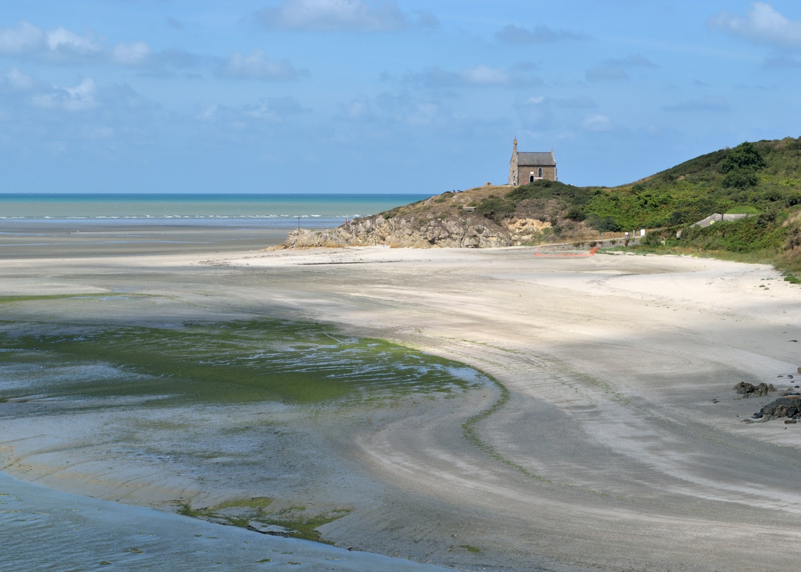 Plage de Saint-Maurice'in fotoğrafı geniş bir kıyı şeridi ile birlikte