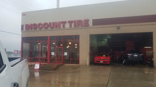 Tire Shop «Discount Tire Store - Humble, TX», reviews and photos, 20130 US-59, Humble, TX 77338, USA