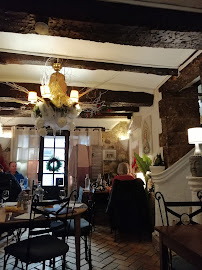 Atmosphère du Restaurant L'Auberge Fleurie à Villeneuve-Loubet - n°13