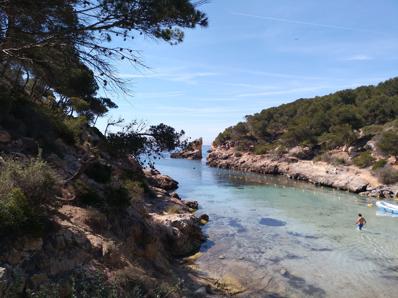 Photo de Cala Cap Falco avec petite baie