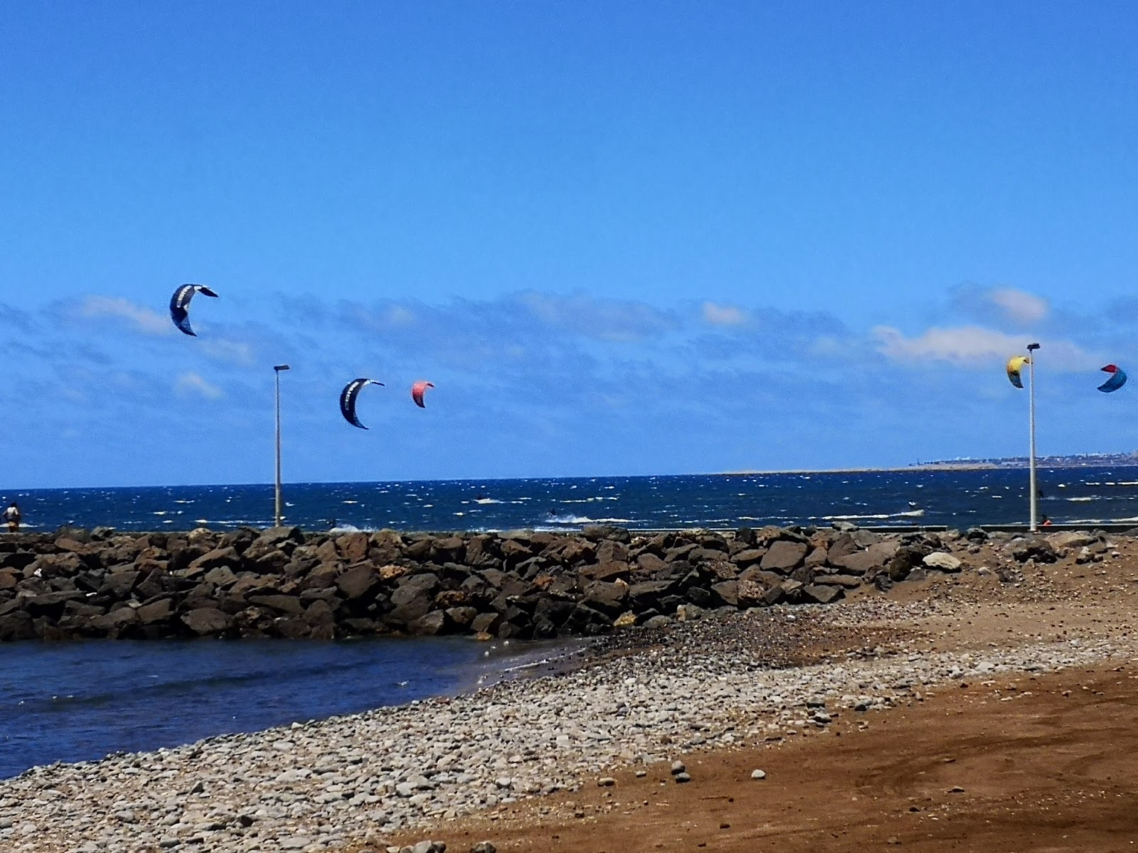 Playa La Caleta'in fotoğrafı - rahatlamayı sevenler arasında popüler bir yer