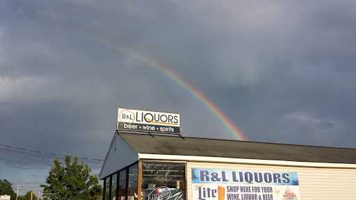Liquor Store «R & L Liquors, Beer & Wine Shop in Mass & NH», reviews and photos, 105 Elm St, Salisbury, MA 01952, USA