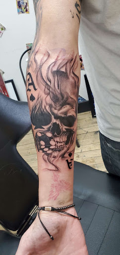 Explore tattoo ideas for aunt and niece, creative tattoo ideas in Peru, available at Irezumi Tattoo Parlor