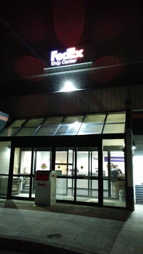 Shipping and Mailing Service «FedEx Ship Center», reviews and photos, 2580 Manitou Rd, Rochester, NY 14624, USA