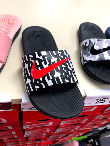 Shoe Store «Famous Footwear», reviews and photos, 1309 S Park St, Carrollton, GA 30117, USA