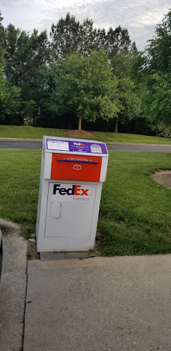 Shipping and Mailing Service «FedEx Ship Center», reviews and photos, 4301 Atlantic Ave, Raleigh, NC 27604, USA