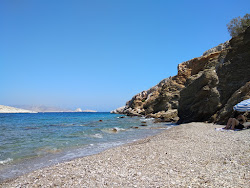 Livadi beach'in fotoğrafı geniş ile birlikte