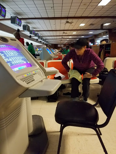 Bowling Alley «Executive Strike & Spare Family Fun Center», reviews and photos, 911 Phillips Ln, Louisville, KY 40209, USA