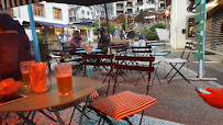 Atmosphère du Restaurant de hot-dogs Cool Cats à Chamonix-Mont-Blanc - n°10