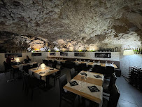 Atmosphère du Restaurant français La Grotte d'Auguste à Orange - n°17