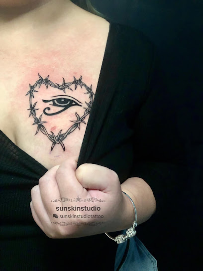 Sunskin Studio Tattoo • Piercing