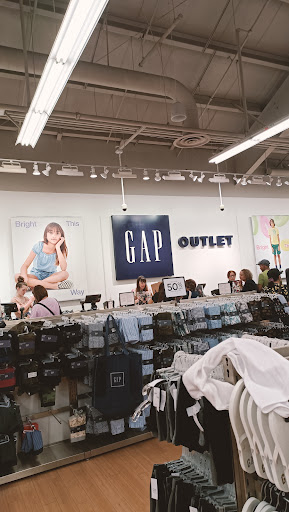 Clothing Store «Gap Outlet», reviews and photos, 470 Evergreen Ct, Central Valley, NY 10917, USA