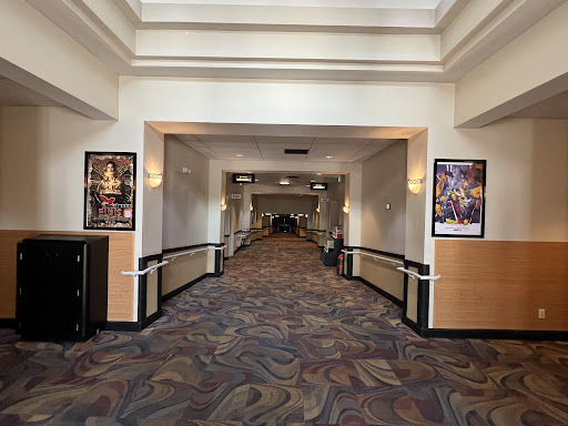 Movie Theater «Regal Cinemas Phillips Place 10», reviews and photos, 6911 Phillips Pl Ct, Charlotte, NC 28210, USA