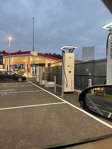 Borne de recharge de véhicules électriques IONITY Station de recharge Labenne