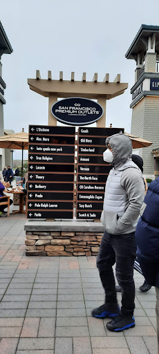 Department Store «Saks OFF 5TH», reviews and photos, 3310 Livermore Outlets Dr, Livermore, CA 94551, USA