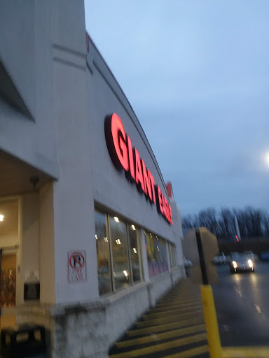 Supermarket «Giant Eagle Supermarket», reviews and photos, 1800 McKees Rocks Rd, McKees Rocks, PA 15136, USA