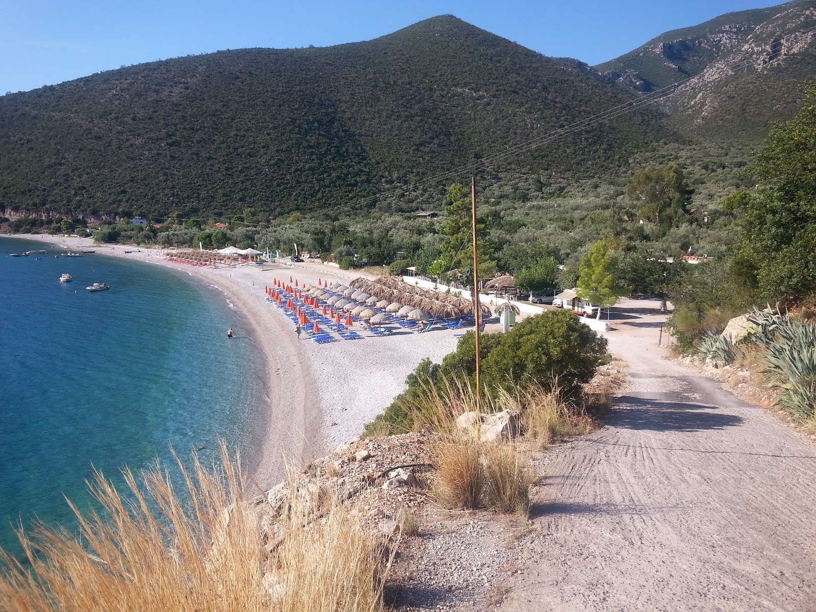 Foto af Kryoneri beach med høj niveau af renlighed