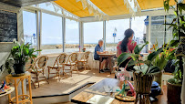 Atmosphère du Restaurant Coco bay café resto boutique chambres à Saint-Benoît-des-Ondes - n°3
