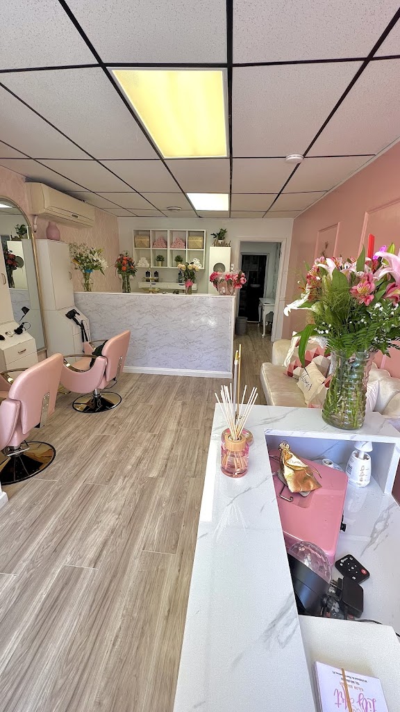 Lily Art - Salon & Boutique 10993