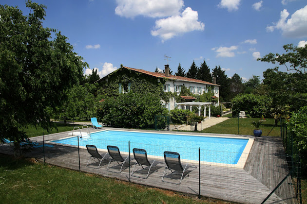 Équipements Lodge Le Domaine du Couhourg: Location gîte de groupes grande capacité avec piscine Gironde Médoc 33480 Avensan