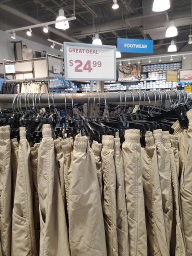 Sportswear Store «Columbia Sportswear Outlet Store at Premium Outlets in Orlando», reviews and photos, 4971 International Dr, Orlando, FL 32819, USA