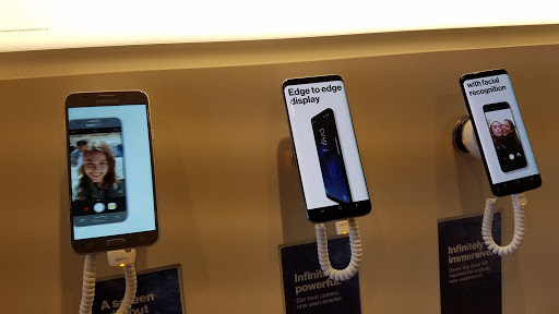 Cell Phone Store «Verizon», reviews and photos, 3047 Wilma Rudolph Blvd, Clarksville, TN 37040, USA