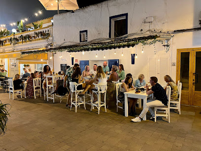 Mug Cocktail Bar + Kitchen - Carrer de Sant Vicent, 29, 07840 Santa Eulària des Riu, Illes Balears, Spain
