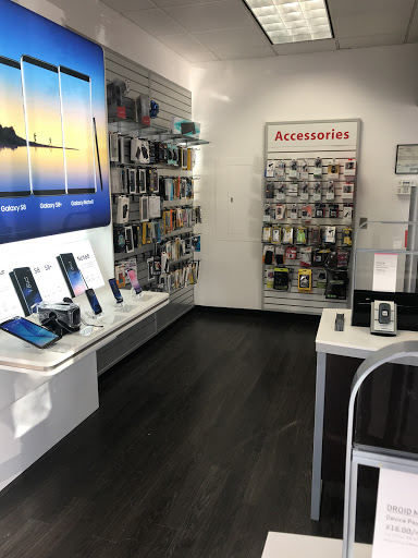 Cell Phone Store «ClickAway Campbell Downtown - Verizon Store + Phone Repair + Computer Repair», reviews and photos, 535 W Hamilton Ave, Campbell, CA 95008, USA