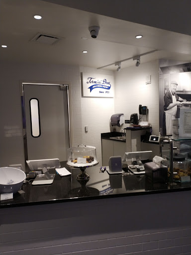 Shopping Mall «The Market and Shops at Comcast Center», reviews and photos, 1701 John F Kennedy Blvd #300, Philadelphia, PA 19103, USA