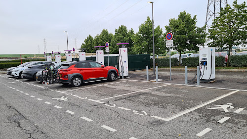 Borne de recharge de véhicules électriques IONITY Station De Recharge Gueux