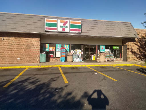 7-Eleven, 7 Maple Ave, Red Bank, NJ 07701, USA, 