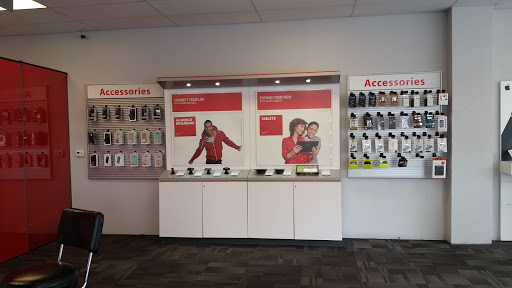 Cell Phone Store «Verizon», reviews and photos, 1857 E Kenilworth Pl, Milwaukee, WI 53202, USA