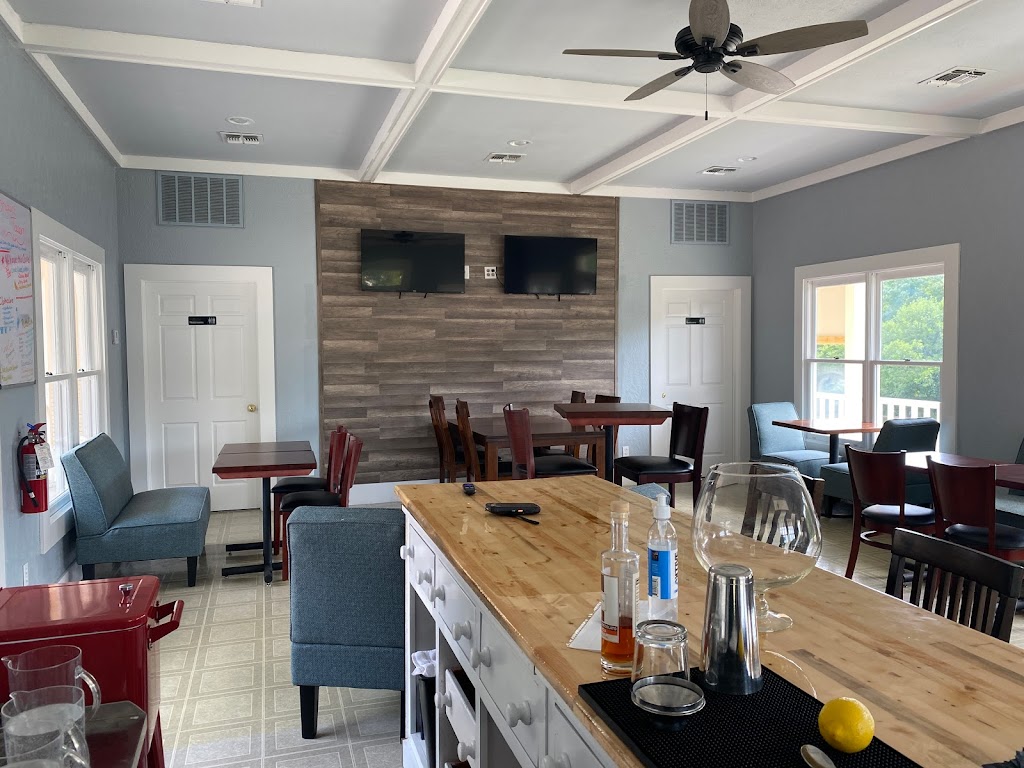 Snyder's Tavern 76043