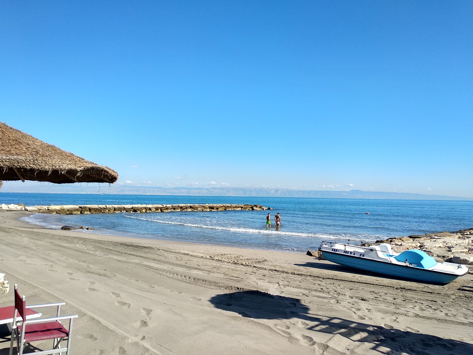 Foto de Caribe Beach con arena oscura superficie