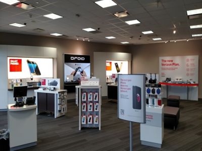 Cell Phone Store «Verizon», reviews and photos, 1125 S Illinois Rte 31 f, Crystal Lake, IL 60014, USA