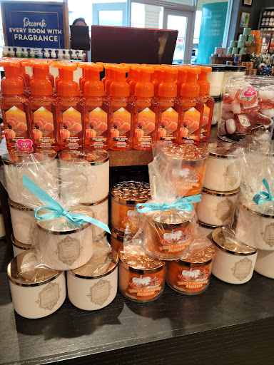 Beauty Supply Store «Bath & Body Works», reviews and photos, 111 Nut Tree Rd, Vacaville, CA 95687, USA
