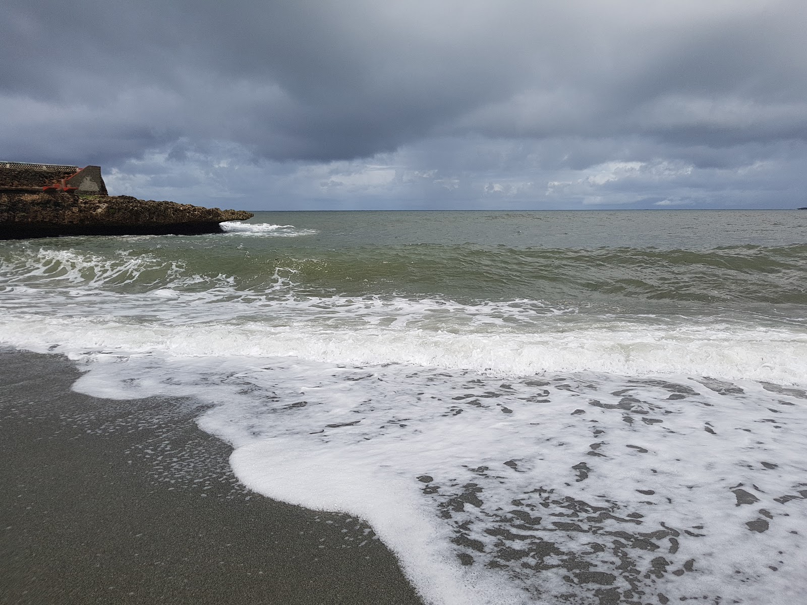 Photo de Playa de Miel - endroit populaire parmi les connaisseurs de la détente