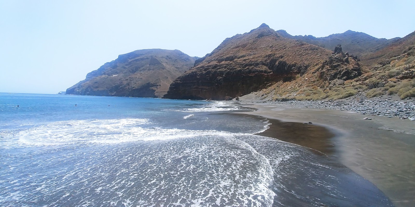 Foto de Playa de Antequera com água cristalina superfície