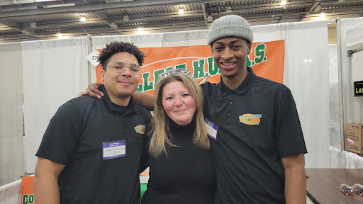 Moving Company «College Hunks Hauling Junk and Moving», reviews and photos, 4635 28th St SE, Grand Rapids, MI 49512, USA