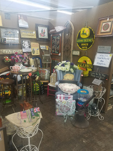 Outlet Mall «Finders Keepers Traders Outlet Mall», reviews and photos, 740-784 Chelsa Dr, Madisonville, KY 42431, USA