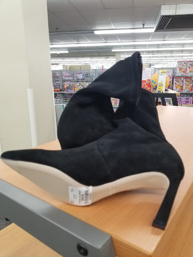 Shopping Mall «Glen Oaks Shopping Center», reviews and photos, 255th St, Glen Oaks, NY 11004, USA