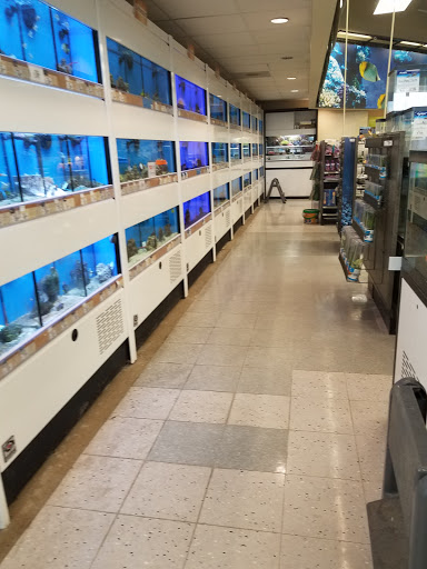 Pet Supply Store «Petco Animal Supplies», reviews and photos, 3115 Iowa St, Lawrence, KS 66046, USA