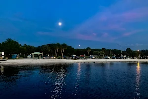 North Shore Park Fishing Pier image