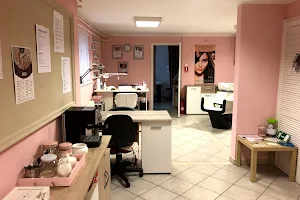 Hello Woman Beauty Salon image