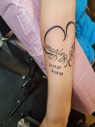 Tattoo Shop «Chicky Tattwo Tattoo Parlor», reviews and photos, 2001 W Main St, Leesburg, FL 34748, USA