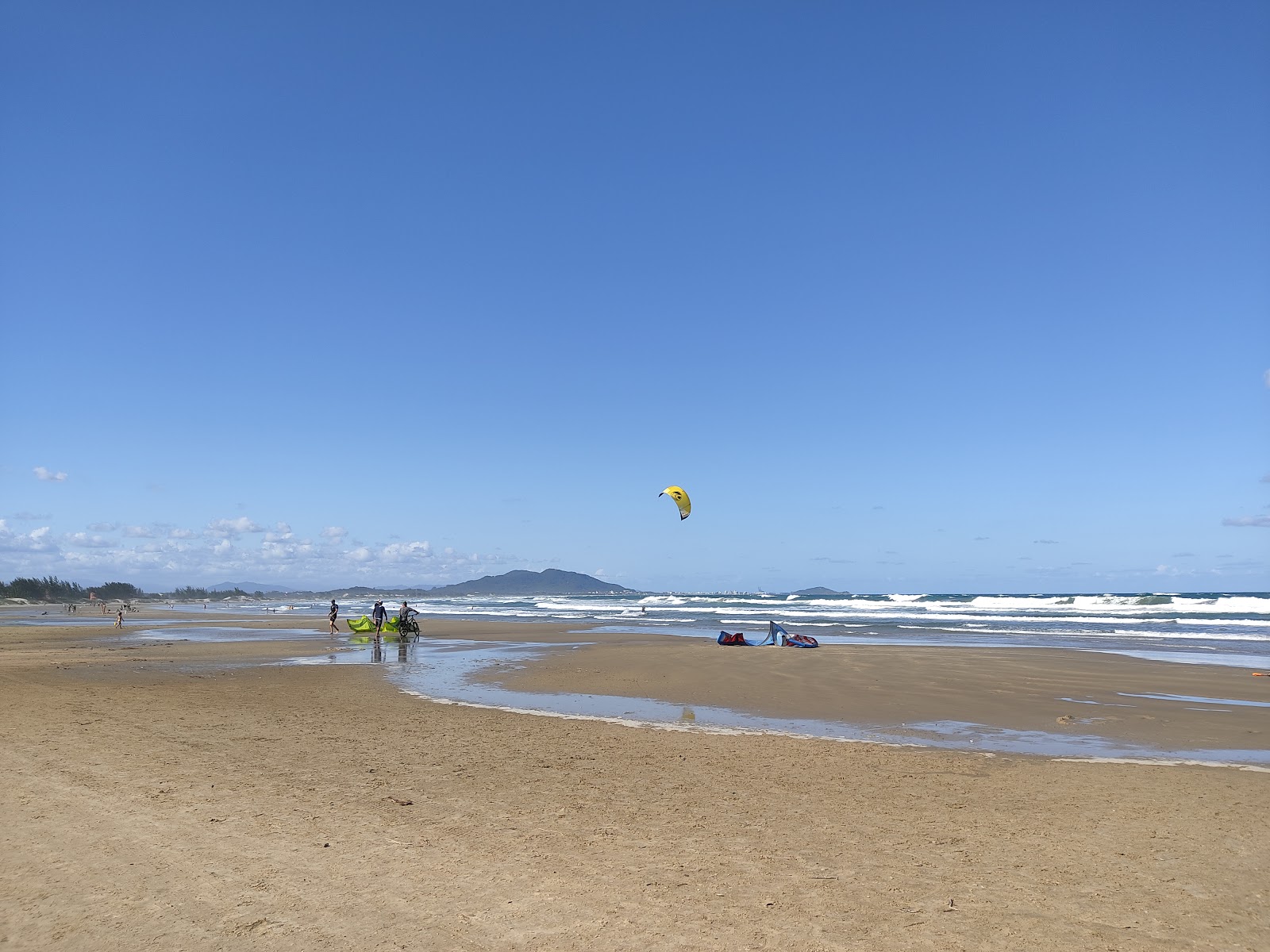 Valokuva Praia de Itapiruba IIista. - hyvä lemmikkiystävällinen paikka lomalle