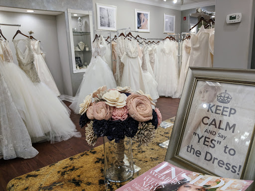 Bridal Shop «Bella Bianca Bridal», reviews and photos, 17W527 E Roosevelt Rd, Oakbrook Terrace, IL 60181, USA