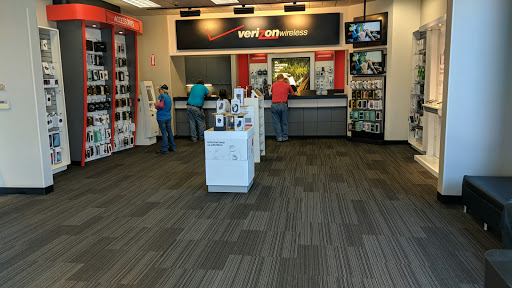 Cell Phone Store «Verizon», reviews and photos, 375 S James Campbell Blvd, Columbia, TN 38401, USA