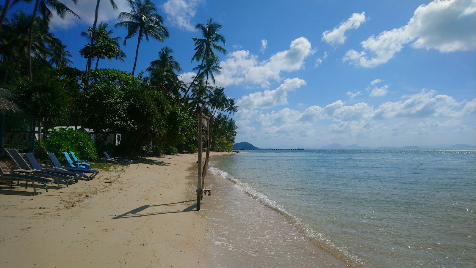 Zdjęcie Baan Leo Beach - popularne miejsce wśród znawców relaksu